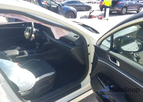 2025 Kia K5 Gt-Line z USA, uszkodzony, nr VIN KNAG64J72S5298165